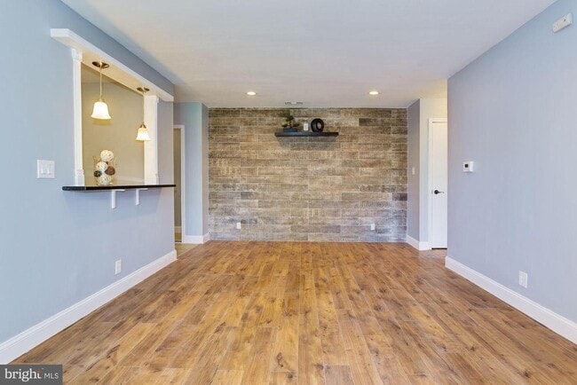 Building Photo - 114 Van Buren Rd