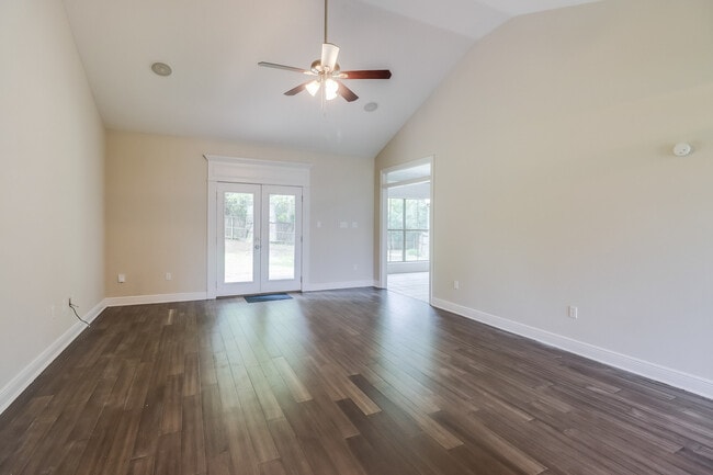 Building Photo - 15033 S White Swan Dr