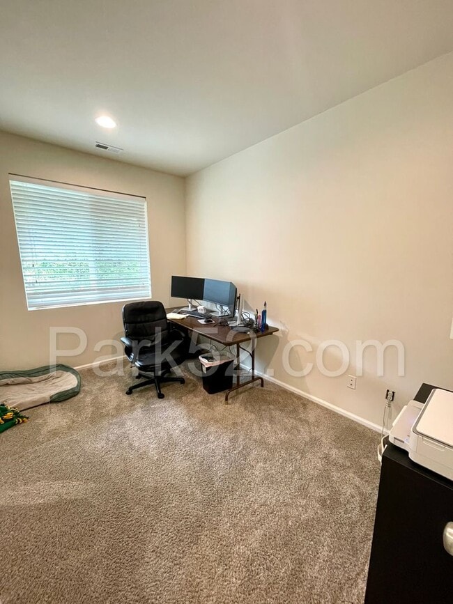 Building Photo - 3 Bedroom Plus Office Space Single Family Home in Lacey