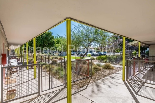 Building Photo - 530 E Mariposa St