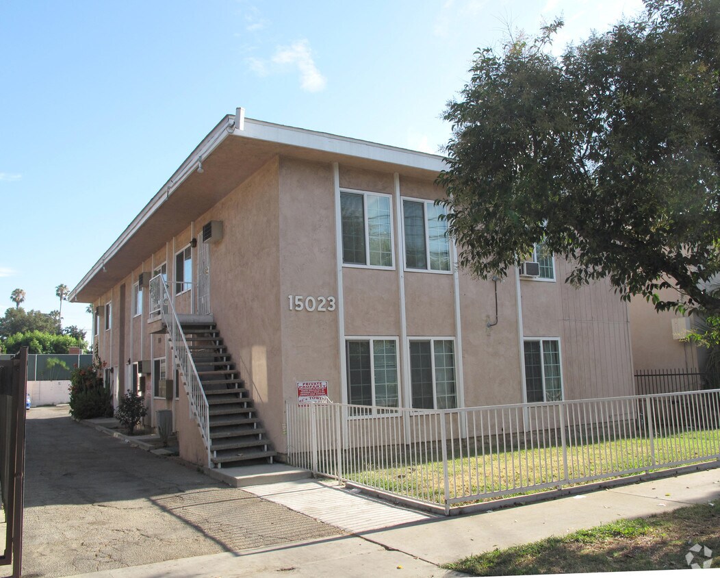 Primary Photo - 15023 Victory Blvd