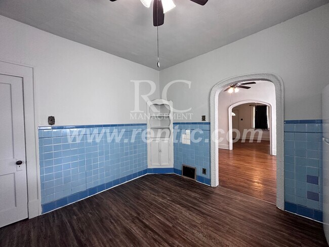 Building Photo - 917 Seminary-