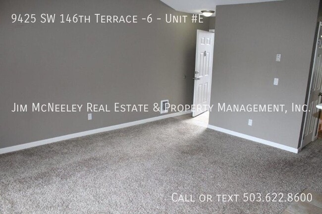 Building Photo - Available Now! Second-level condo In Murra...