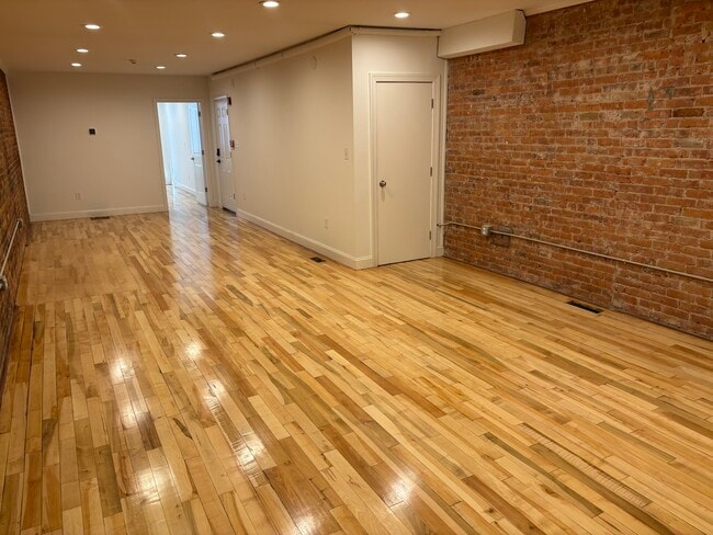 Building Photo - 265 Orange St
