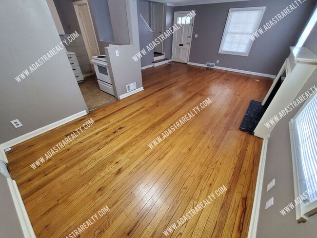 Building Photo - Beautiful Brookside Duplex. Live in the he...
