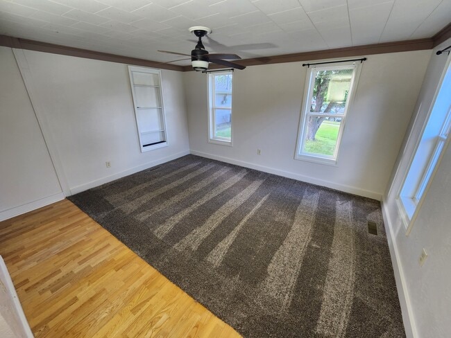 Building Photo - 209 Parkway Ave
