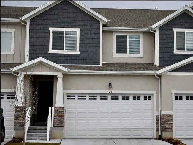 Building Photo - 4 Bedroom/3.5 Bathroom Lehi