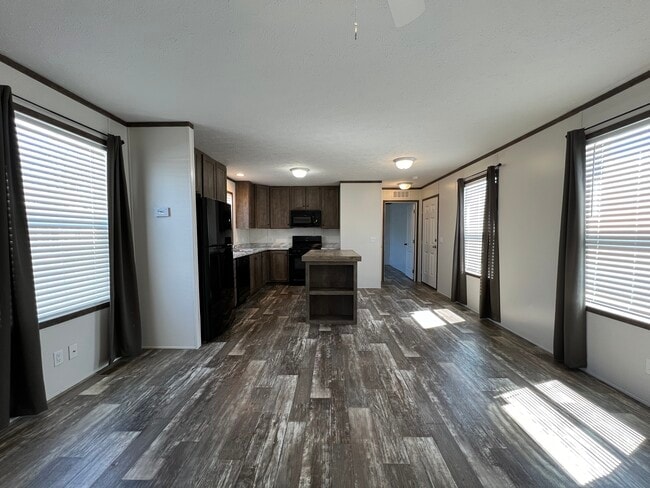 Building Photo - 38140 Ducharme Dr