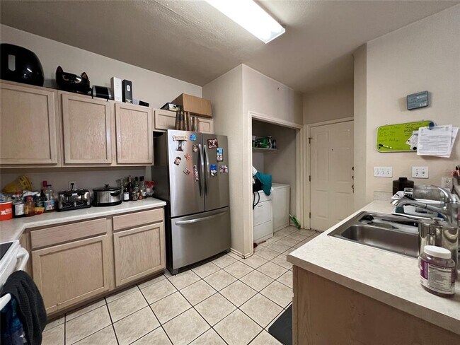 Foto del edificio - 8700 Weiser Dr