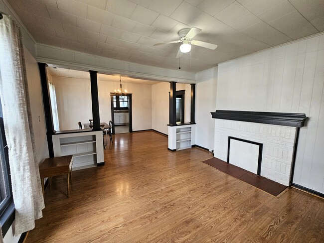 Building Photo - 1909 Bennett Ave