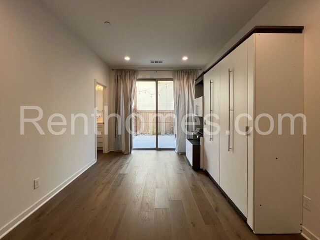 Building Photo - 15113 Lincoln Lp