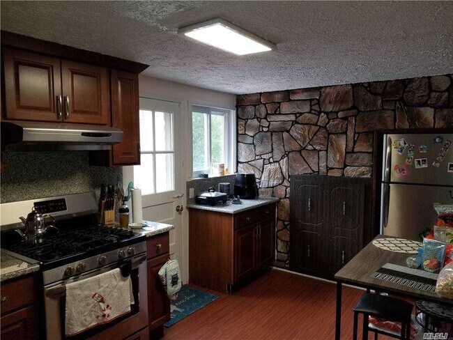 Building Photo - 34 Cayuga Ave