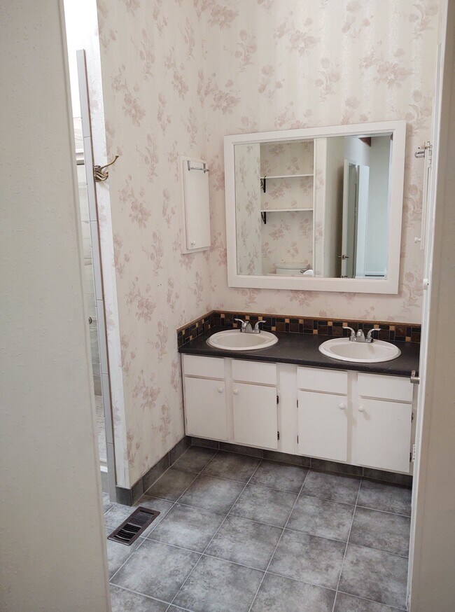 Master Bath - 14122 Churchill Estates Blvd