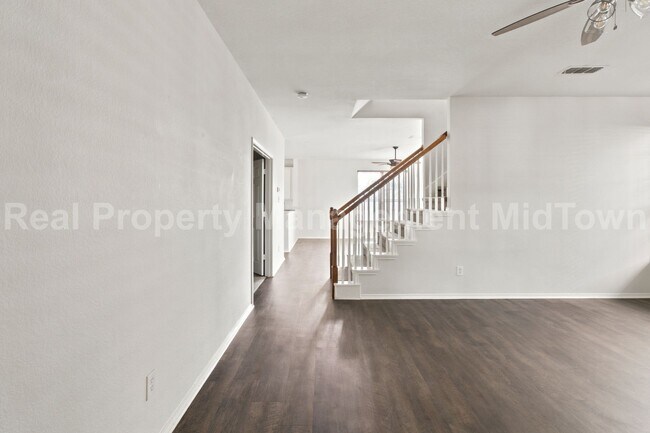 Foto del edificio - 12620 Summerwood Dr