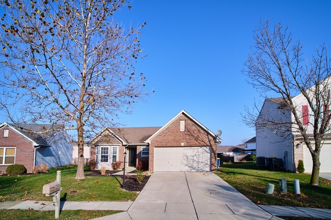 Building Photo - Quaint 3BDRM, 2BA Home with Privacy Fence!...