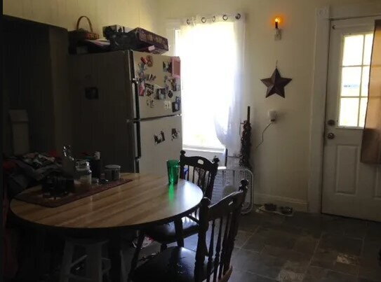 Foto principal - 3 Bed, 1 Bath Apartment in Prime Location!