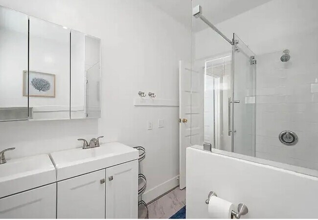 Foto del edificio - 626 E 10th St