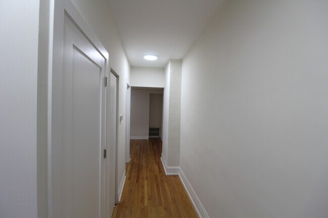 Building Photo - 6307 N Mozart St