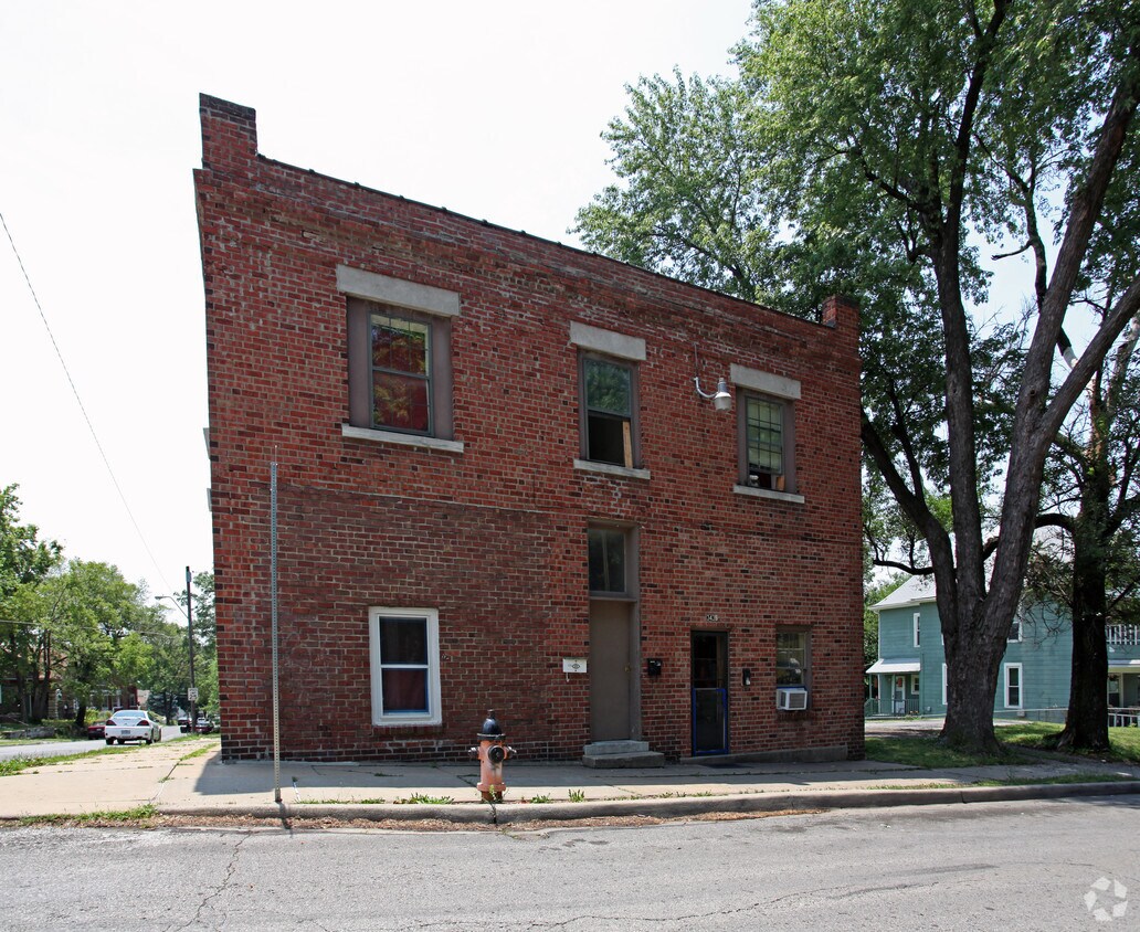 Building Photo - 326 Bales Ave
