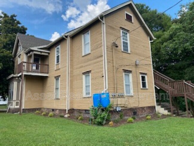 Building Photo - 1020 Oak Ave
