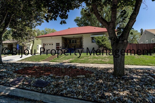 Building Photo - Beautiful 3 Bedroom, 3 Bath Home!