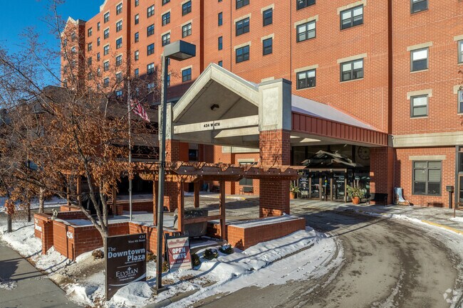 Entrada - The Downtown Plaza