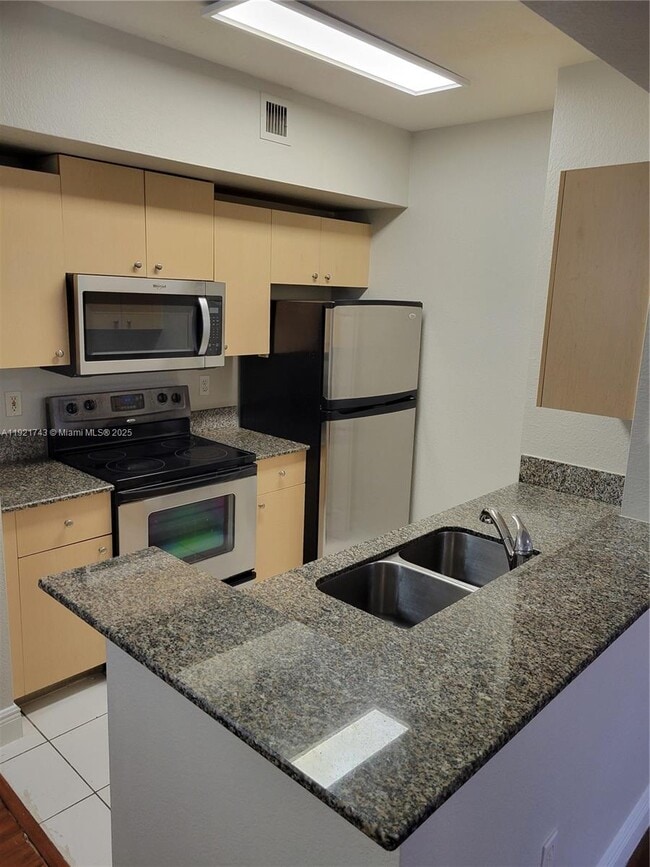 Foto del edificio - 2564 Centergate Dr