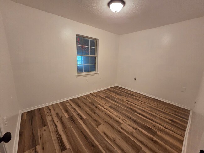 Foto del edificio - 5019 East St