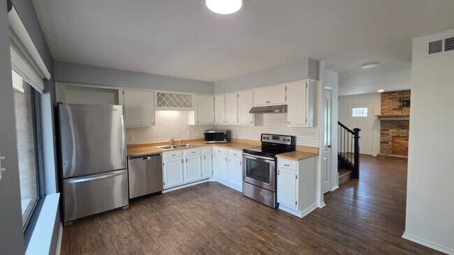 Foto del edificio - 2240 Colony Ct