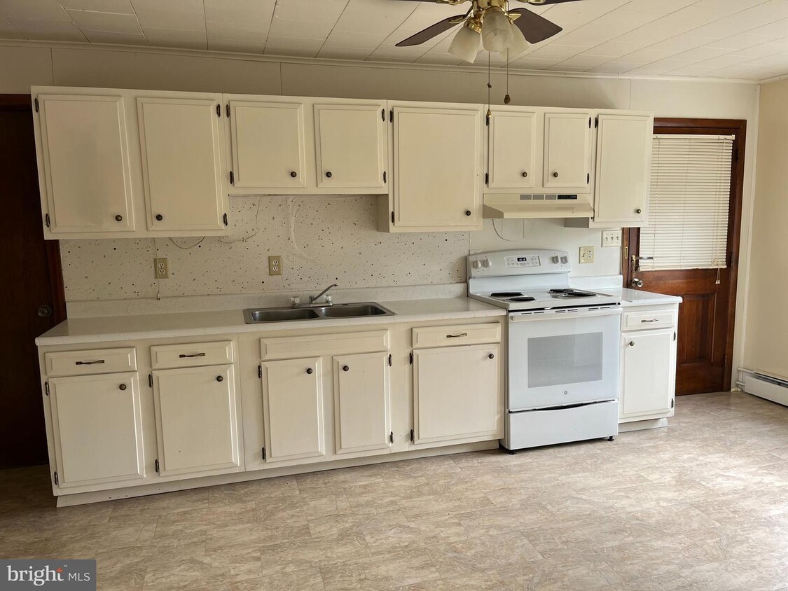 Foto principal - 112 Monterey Rd