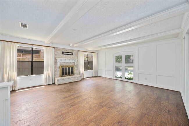 Foto del edificio - 1711 Woodland Springs St