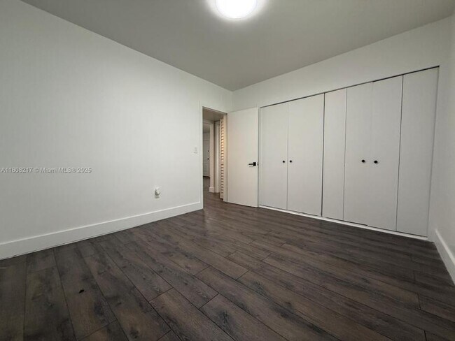 Building Photo - 2 bedroom in Miami Beach FL 33161