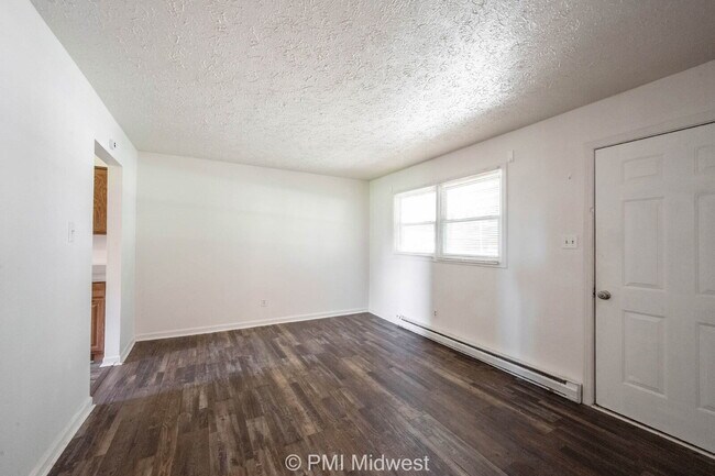 Building Photo - "Charming 2-Bedroom Retreat in Fountaintown with Spacious Layout – Your Cozy 844 Sq Ft Haven Awai...