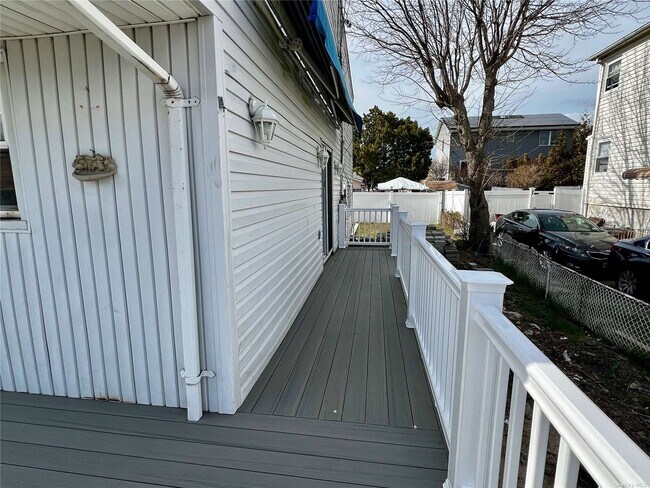 Building Photo - 64 Quebec Rd