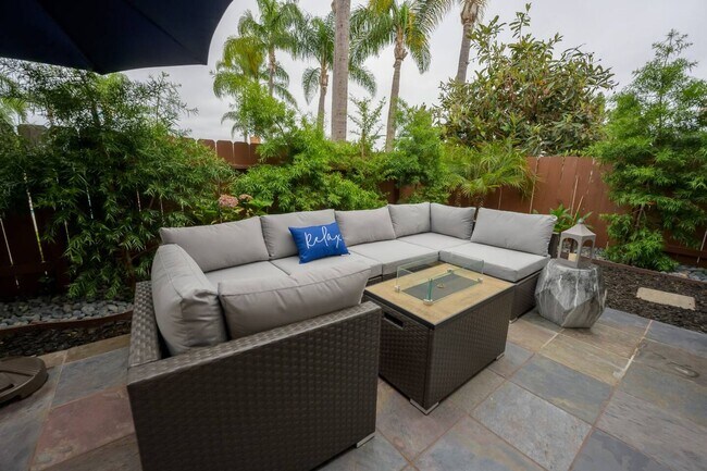 Foto del edificio - Spacious 3BR/3BA Townhome  | Pool, Tennis & Easy Access to Everything