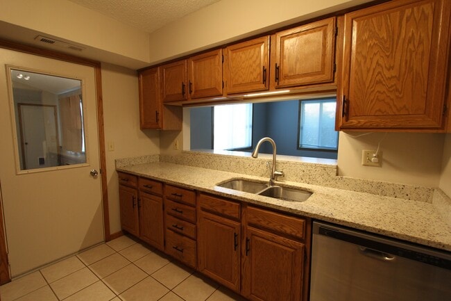 Building Photo - 15858 Griffon Path