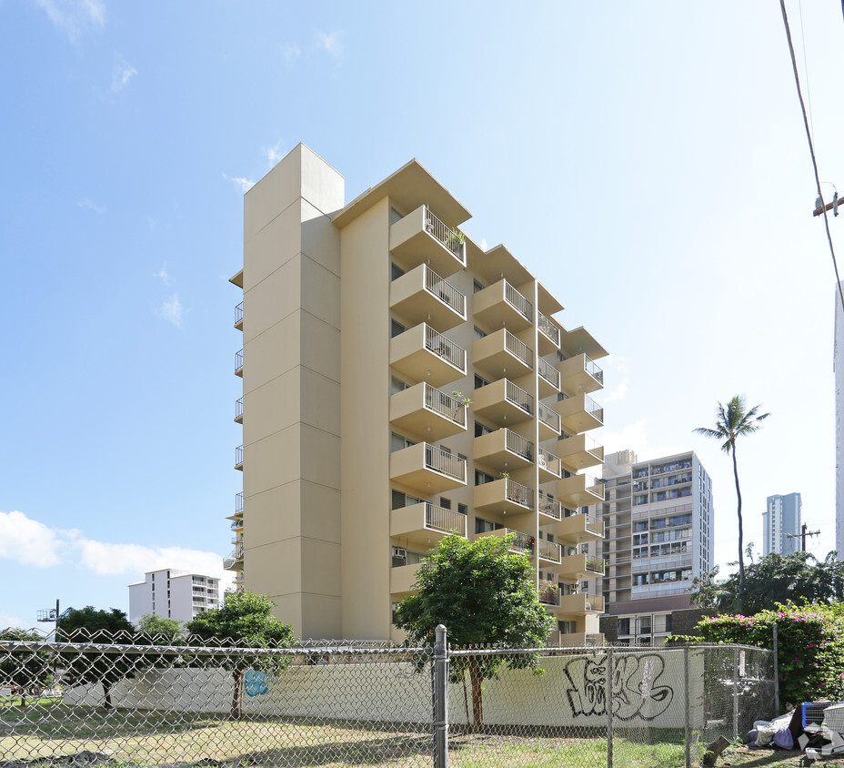 Building Photo - Hawaiian Crown Apartment Hotel