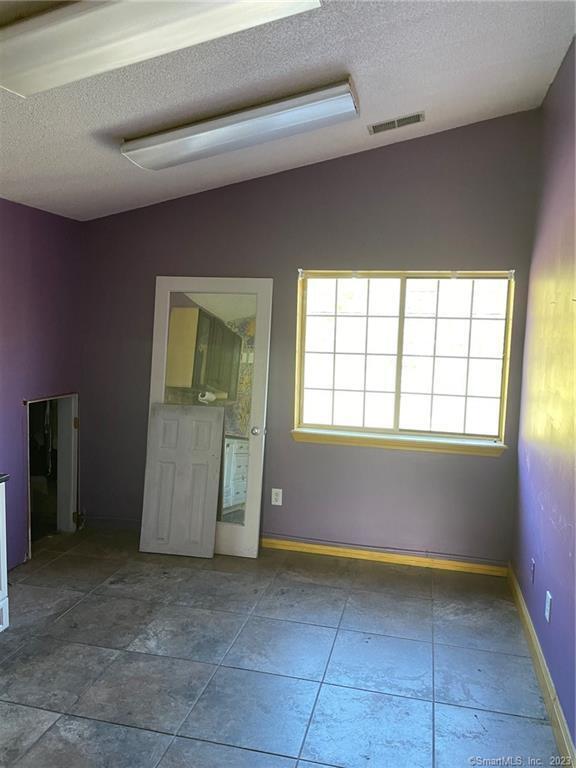 Foto del edificio - 3356 E Main St