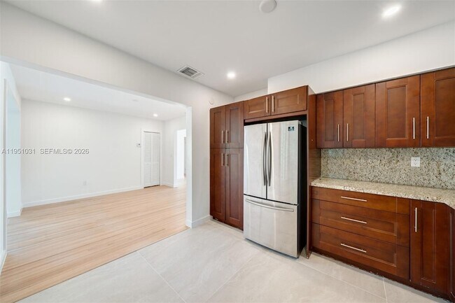 Building Photo - 47 Oviedo Ave