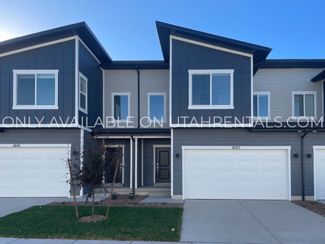 Building Photo - 1605 W Charmer Ln
