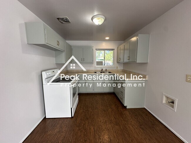 Building Photo - Wonderful 3bd/2ba Folsom Home with 2 Car G...