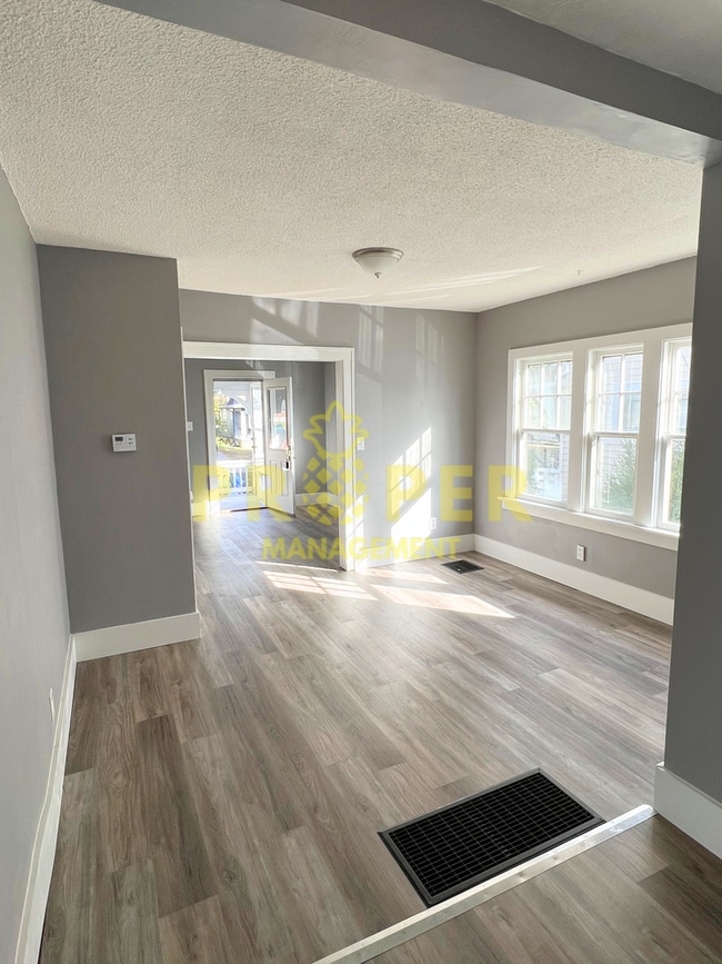 Building Photo - 4 bedroom, 2 bathrooms house for rent