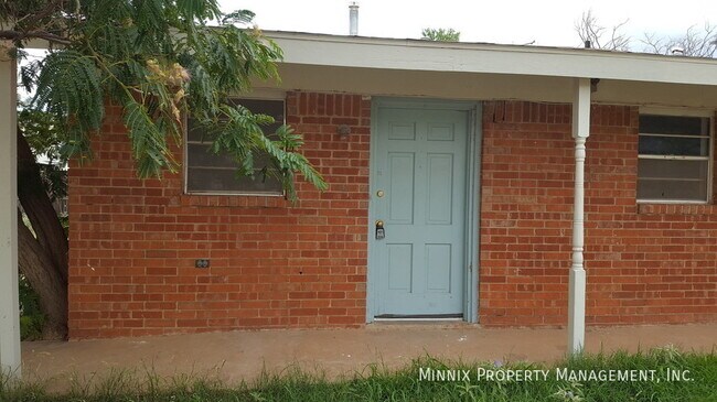 Building Photo - 701 W 4th St