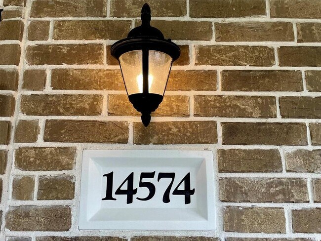 Foto del edificio - 14574 Empanada Dr