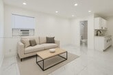 Foto principal - 5740 Mayo St