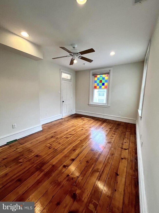 Foto del edificio - 130 E 7th Ave