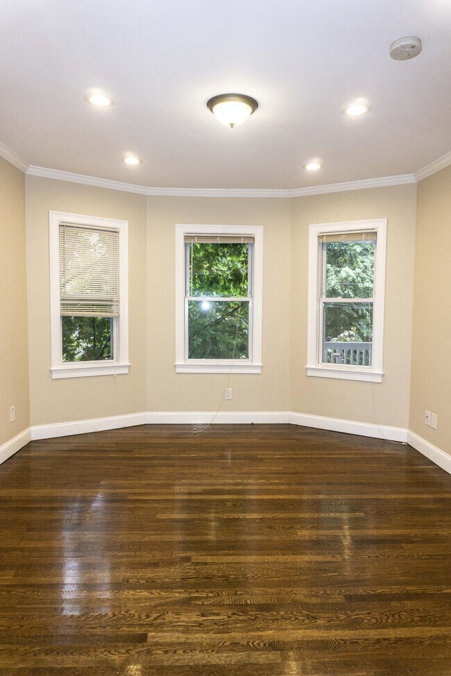 Building Photo - 26 Glen Rd