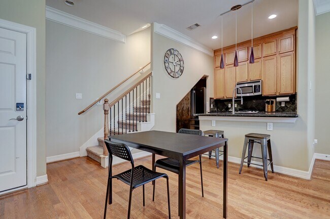 Foto del edificio - 1530 W 25th St