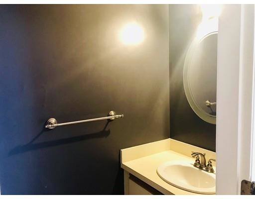 Foto del edificio - 12 Camelot Dr