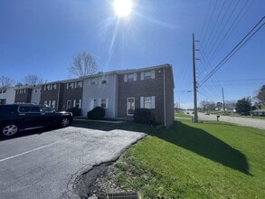 Building Photo - 121 Scenic Pk Pl